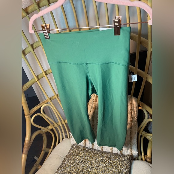 Old Navy Green NWT High Rise Capri Leggings Size small - Picture 5 of 8